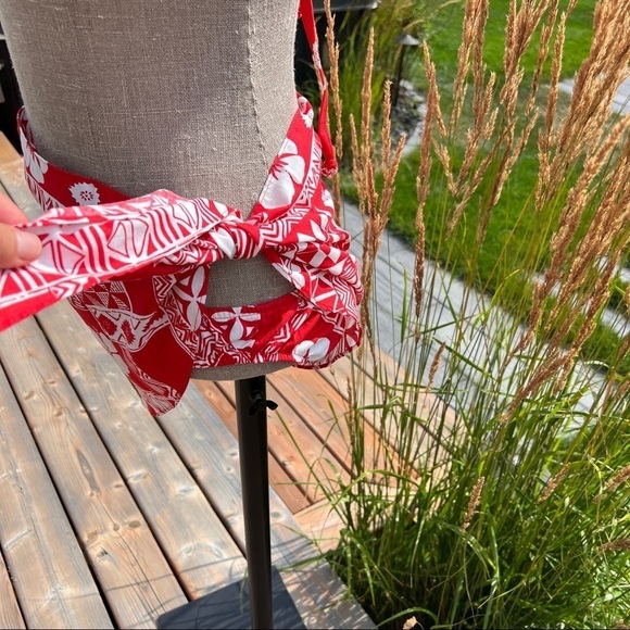 Hilo Hattie Red and White Bikini with matching Sarong - Picture 4 of 11